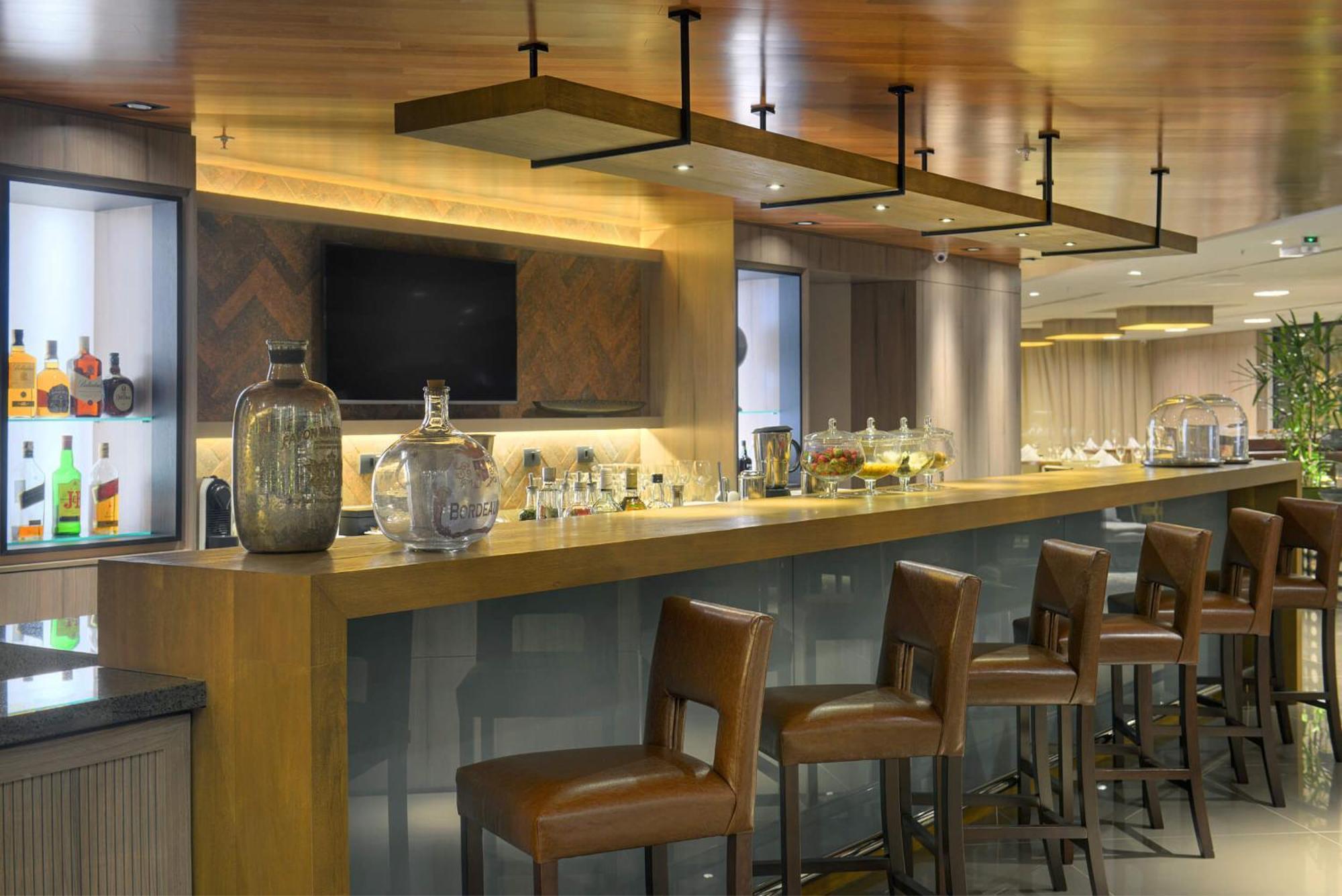Deville Prime Campo Grande 캄푸그란지 외부 사진 The bar at the lounge