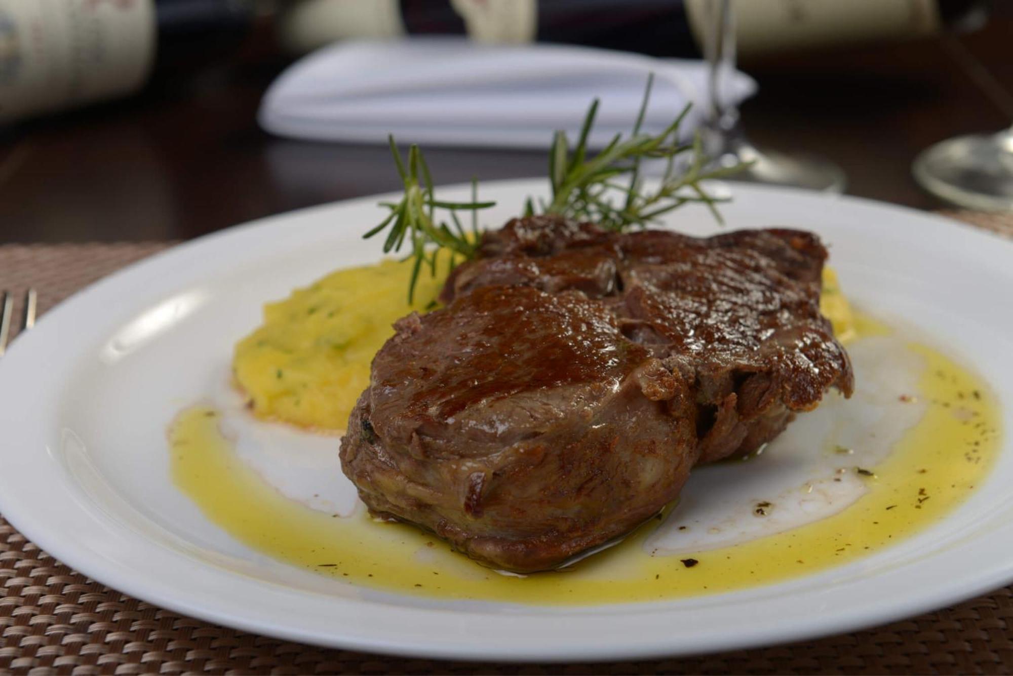 Deville Prime Campo Grande 캄푸그란지 외부 사진 A steak from the Black Angus